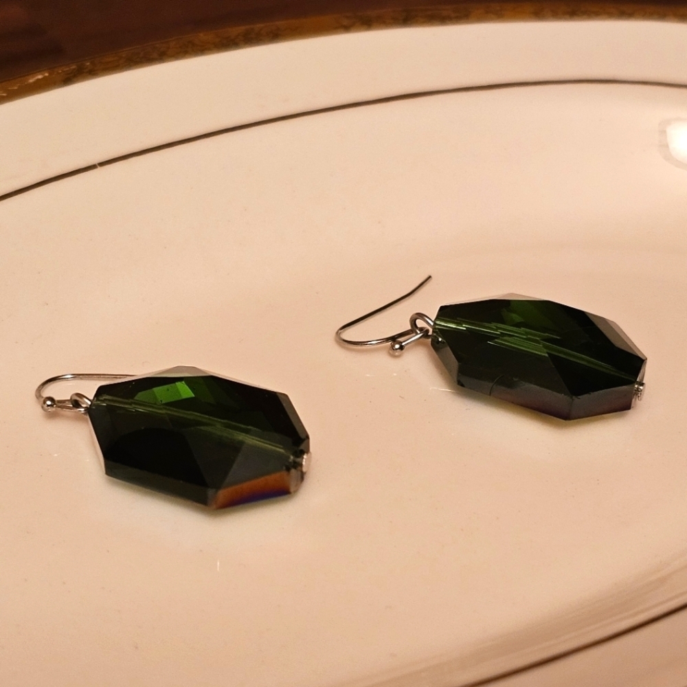 Elegant Green Crystal and NEW Faux Leather Earrings Set E1P42/3 - Picture 6 of 8